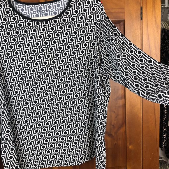 Lands' End Black and White Geometric Print Jersey Knit Long Sleeve Top Comfy - Picture 4 of 8